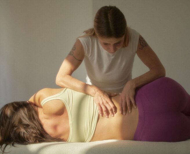 HolaOsteo_Mallorca_Hannah_Florian_Rueckenschmerzen_web